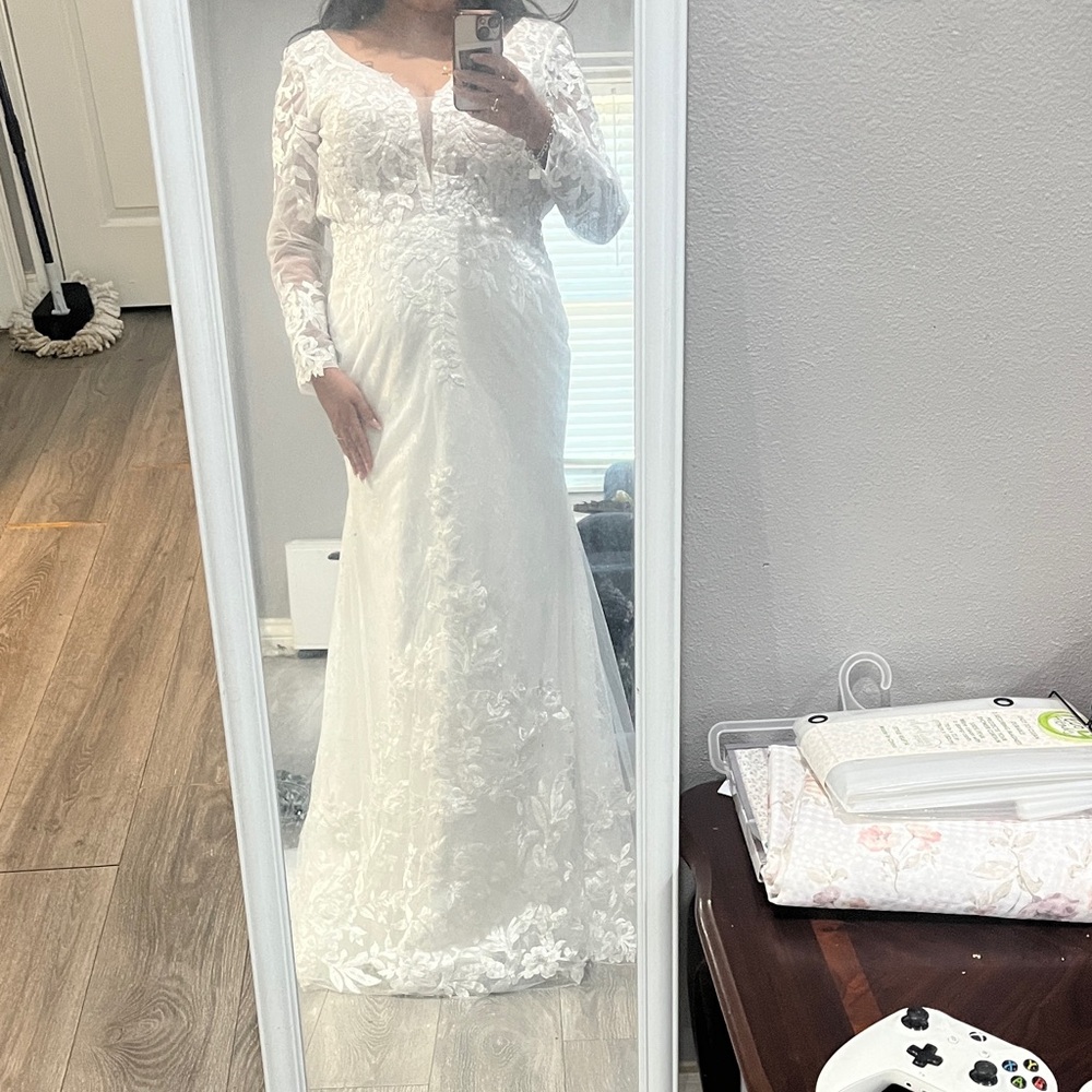 Elegant White Lace Wedding Dress